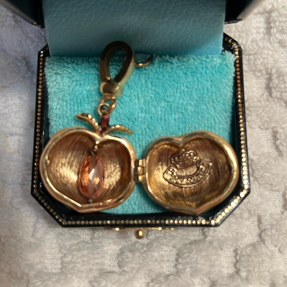 Juicy Couture Peach Charm - Picture 3 of 3